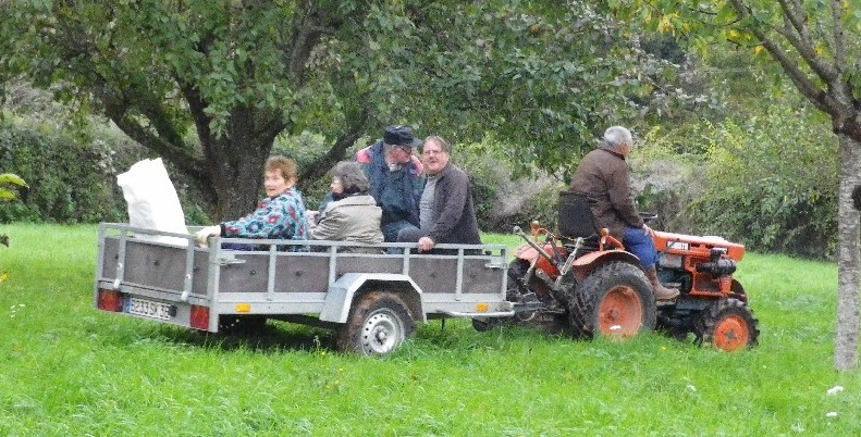 Arrivées des ramasseurs en remorque